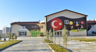 Hayırseverler Tarafından Yapılan Okullarda Eğitimler Sürüyor