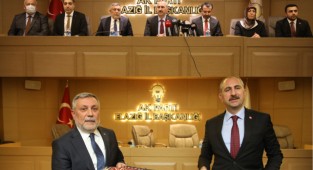 Adalet Bakanı Abdülhamit Gül, AK Parti Elazığ İl Başkanlığı’nı ziyaret etti