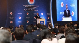 Bakan Gül Mağdur Odaklı Adalet Buluşmaları programına katıldı
