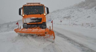 Elazığ'da karla mücadele başladı