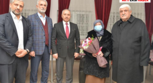Emekli öğretmenden okuluna büyük destek