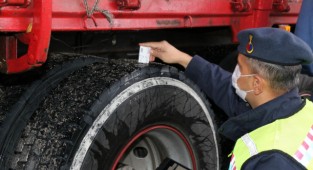 Jandarma ekipleri kış lastiği denetimlerine başladı