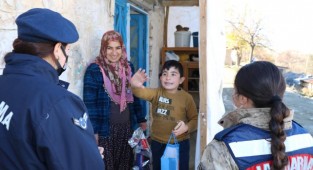Jandarma ekipleri özel çocukları unutmadı
