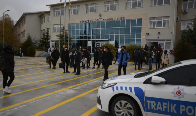 Okul önlerinde denetimler aralıksız sürüyor