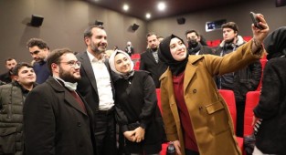 Başkan Şerifoğulları Gençlerle “Kesişme İyi Ki Varsın Eren” Filmini İzledi
