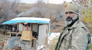 Müzisyen 7 Yıldır Doğada Yaşıyor