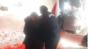 Yaşlı Çifti Donmaktan Son Anda Jandarma Kurtardı