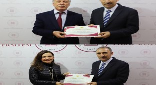 Başarılı Akademisyenler Ödüllendirildi