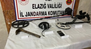 Define Arayanlar Jandarmaya Yakalandılar