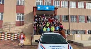 Jandarmadan Çocuklara Trafik Eğitimi