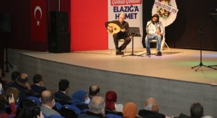 Şairler Şiirlerini Seslendirdi