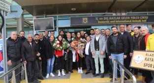 Sporcumuz Gizem Özer Coşkuyla Karşılandı