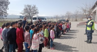 Jandarma öğrencilere trafik güvenliği eğitimi verdi