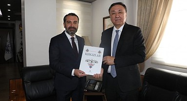 Büyükelçi Ömüraliyev’den, Şerifoğulları’na Ziyaret