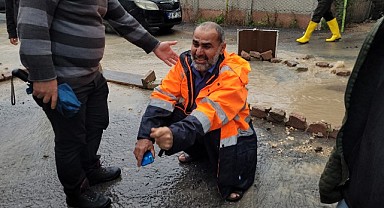Evini su basan afetzede yetkililerden yardım istedi