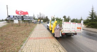 Mezarlıklarda Çam Fidanı ve Yasin-i Şerif Dağıtıldı