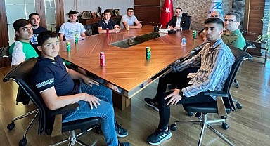 ELAZIĞLI ÖĞRENCİLERDEN İŞ İNSANI VEYSEL DEMİRCİ’YE TEŞEKKÜR ZİYARETİ
