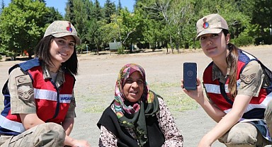Elazığ’da jandarma ekipleri `KADES` uygulamasını tanıttı