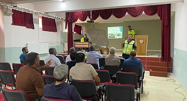 Elazığ’da Trafik Jandarmaları Okul servis sürücülerine eğitim verdi