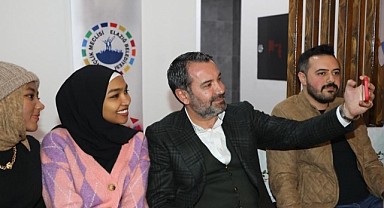 “Gençlerin Gücünü Arkamızda Hissettiğimizde Daha Özgüvenli İlerliyoruz”