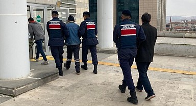 Aranan iki kişi Jandarma tarafından Yakalandı