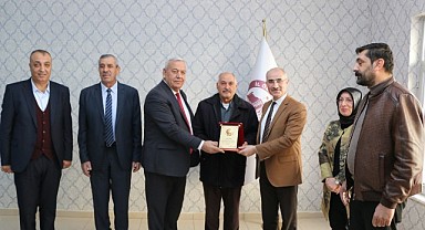 Elazığ İl Özel İdaresi’nden Emekli Olan Personellere Plaket