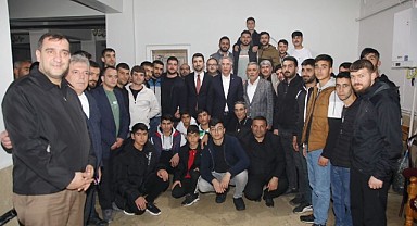 AK PARTİ MİLLETVEKİLİ ADAYI ÖZ, GENÇLERLE BULUŞTU “GELECEĞİNİZE SAHİP ÇIKIN”
