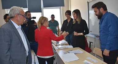 ELAZIĞ BAĞIMSIZ MİLLETVEKİLİ ADAYI PROF. DR. YASEMİN AÇIK OYUNU KULLANDI