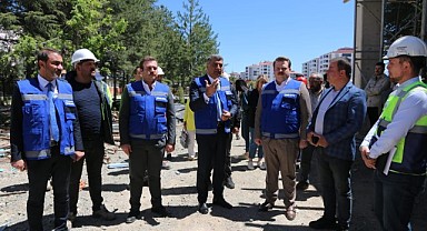 Milletvekili Erol, İBB tarafından yaptırılan okulda incelemelerde bulundu