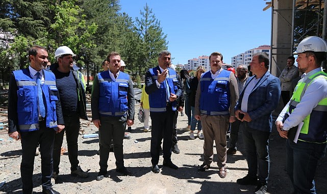 Milletvekili Erol, İBB tarafından yaptırılan okulda incelemelerde bulundu