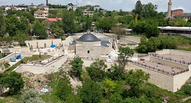 ŞERİFOĞULLARI: “KISA SÜRE SONRA BU YAPIYI HARPUT’UMUZA KAZANDIRACAĞIZ”