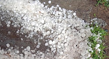 Elazığ'da Ceviz Büyüklüğünde Dolu Etkili Oldu