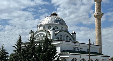 Leylekler Cami Kubbesine Yuva Kurdu