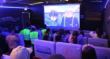 Elazığ’ın İlçeleri “Gezen Sinema Tırı” ile Sinema Keyfi Yaşıyor