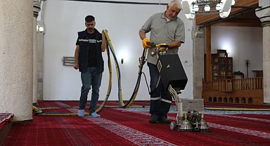 Elazığ Belediyesi’nden bayram öncesi yoğun temizlik mesaisi