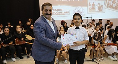 Elazığ Belediyesi Yaz Müzik Kursu Finalinde Sertifika Heyecanı
