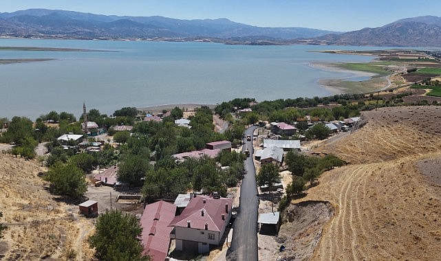 Kovancılar Yeniköy’de Yol Çalışmaları Tüm Hızıyla Devam Ediyor