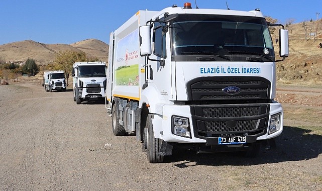 Hazar Gölü'nde Temizlik Çalışmaları Aralıksız Sürüyor