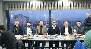 RAMAZAN BOYUNCA SAHADA OLAN AK PARTİ MERKEZ İLÇE TEŞKİLATI İFTARDA BULUŞTU