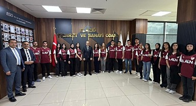 Başkan Alan Sözünü Tuttu: Öğrencilere Formalarını Hediye Etti