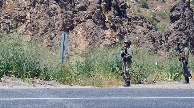 ARICAK’TA YOLA DÖŞENEN PATLAYICILAR İMHA EDİLDİ