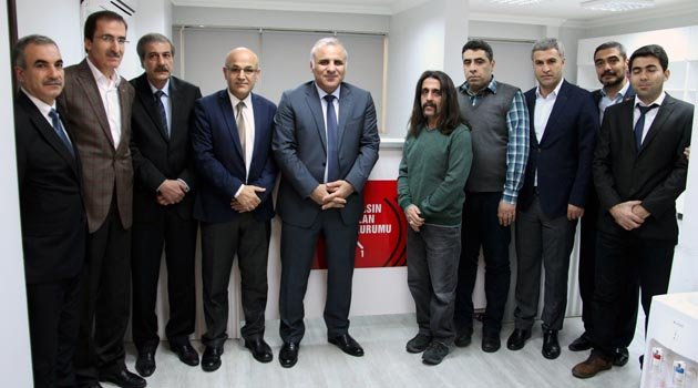 BASIN İLAN KURUMU’NDAN VALİ ZORLUOĞLU’NA PLAKET