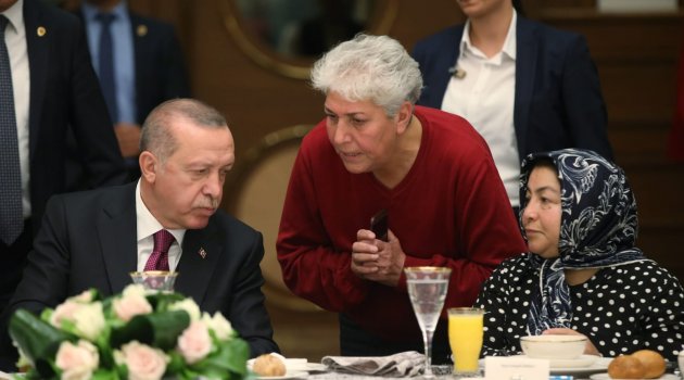 Bayan Muhtar Köyünün Sorunlarını Reis'e iletti