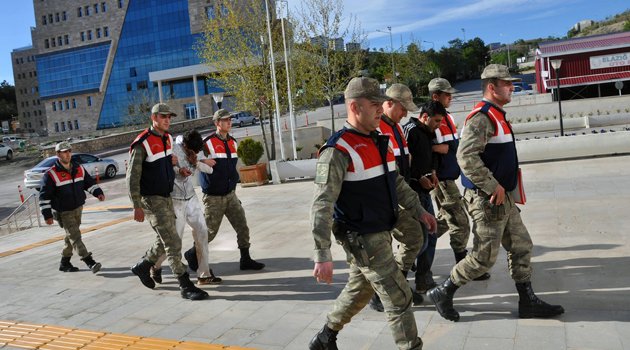 BAZ İSTASYONUNDAN AKÜ ÇALAN HIRSIZLAR YAKALANDILAR