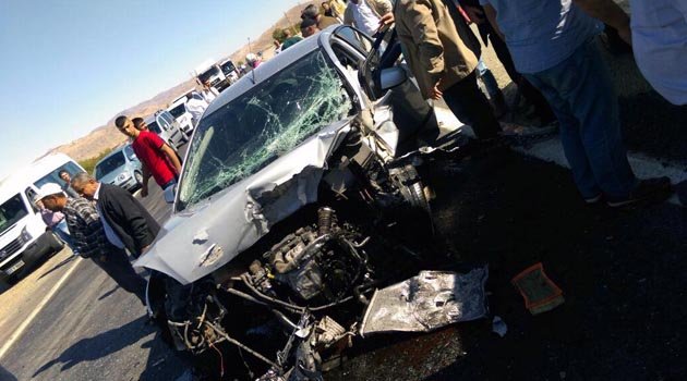 ELAZIĞ BİNGÖL YOLUNDA FECİ KAZA 2 YARALI