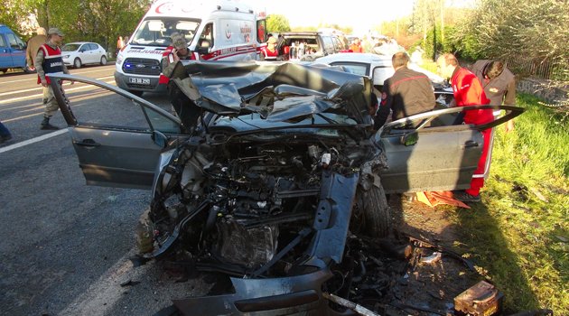 ELAZIĞ’DA FECİ KAZA: 6 ÖLÜ 1 AĞIR YARALI