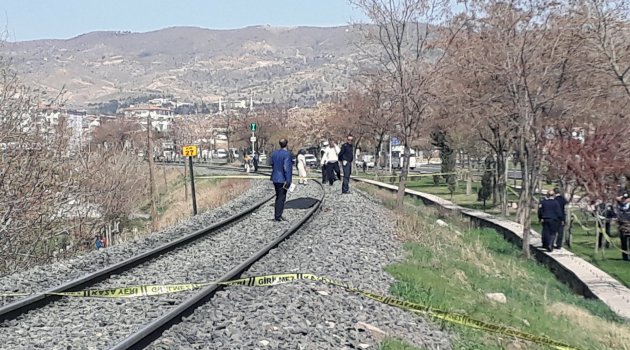 ELAZIĞ'DA TRENİN ÇARPTIĞI KADIN HAYATINI KAYBETTİ
