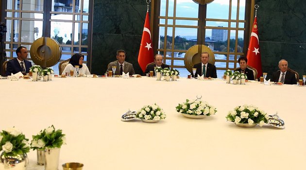 ELAZIĞLI BAYAN MUHTAR CUMHURBAŞKANI İLE GÖRÜŞTÜ