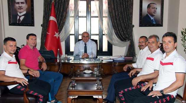 ELAZIĞSPOR HEYETİ VALİ MURAT ZORLUOĞLU’NU ZİYARET ETTİ