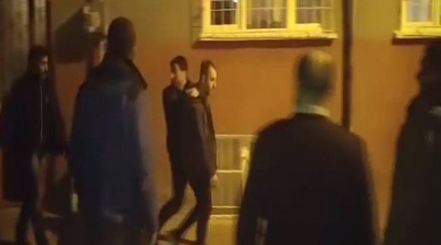 EVE GİREN HIRSIZ BALKONDA YAKALNDI